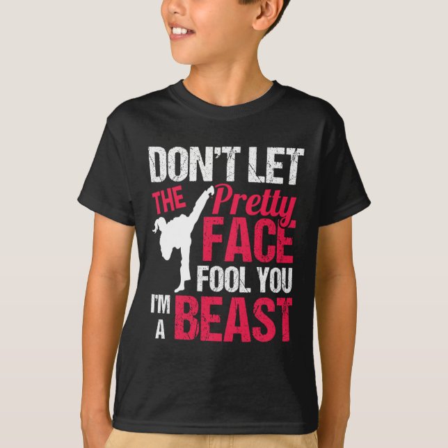 Dont Let The Pretty Face Fool You Im Beast Karate  T Shirt (Framsida)