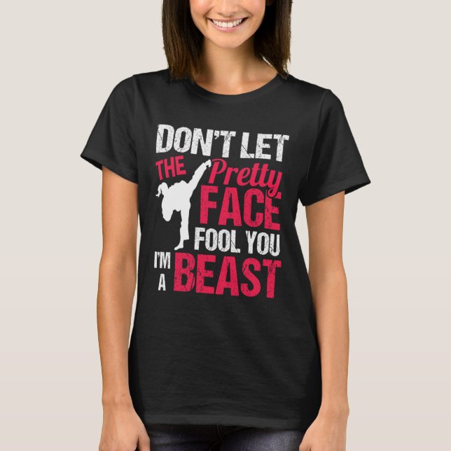 Dont Let The Pretty Face Fool You Im Beast Karate  T Shirt (Framsida)
