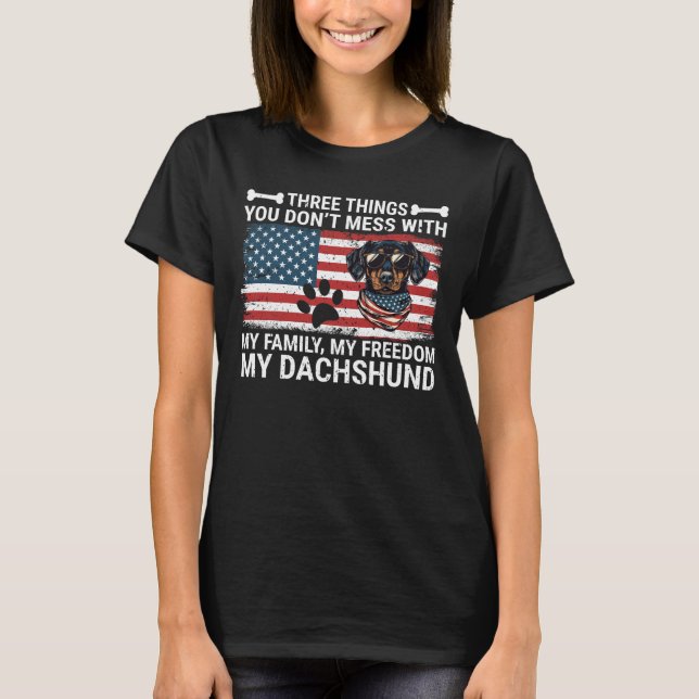 Don't Mess With My Family Freedom Dachshund T Shirt (Framsida)
