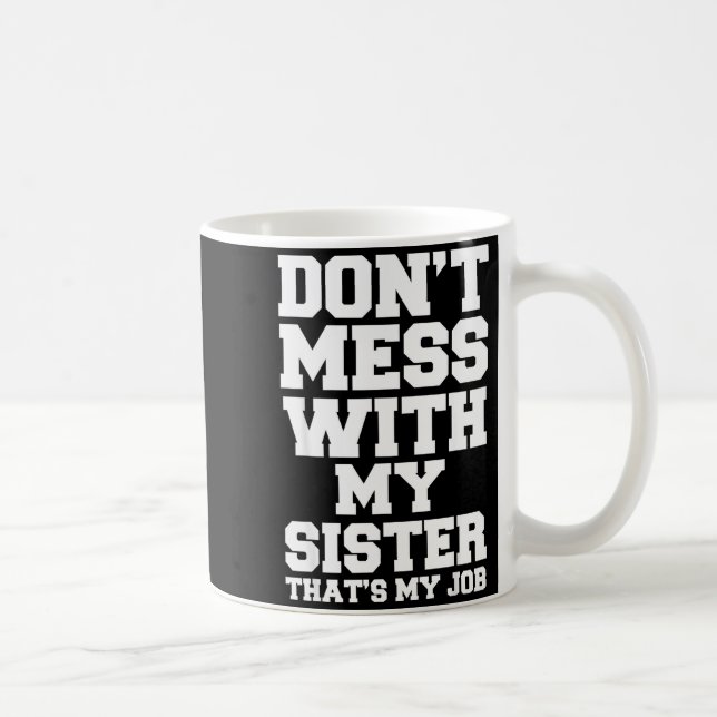 Don't Mess With My Sister That's My Job Funny Sist Kaffemugg (Höger)