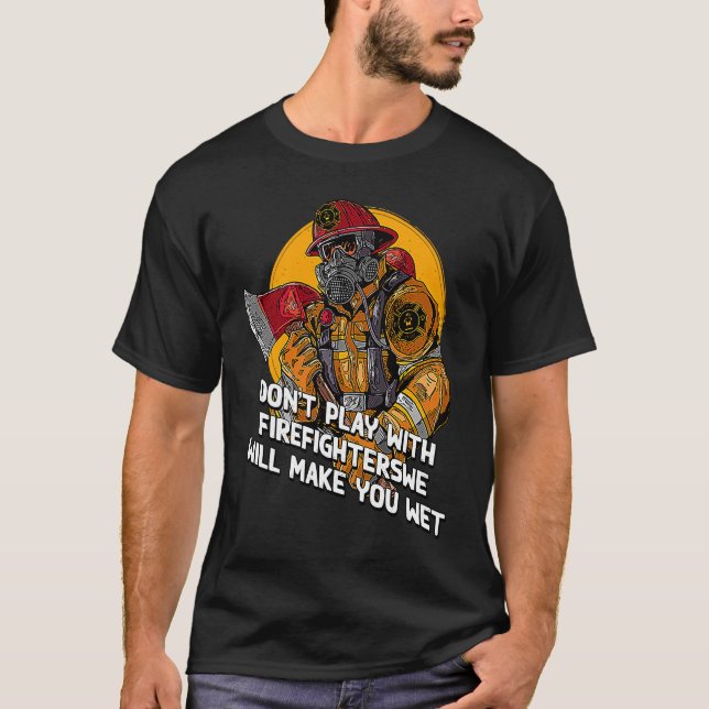 Dont Play with Firefighters  Fire Department Humor T Shirt (Framsida)