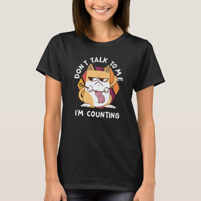 Don't Talk To Me I'm Counting  Cat Crochet Knittin T Shirt (Framsida)
