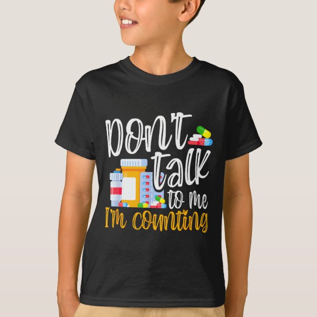 Dont Talk To Me Im Counting Funny Pharmacy Tech  T Shirt (Framsida)
