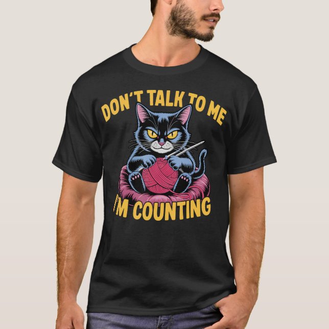 Dont Talk To Me Im Counting Knitting Cat Funny Cat T Shirt (Framsida)