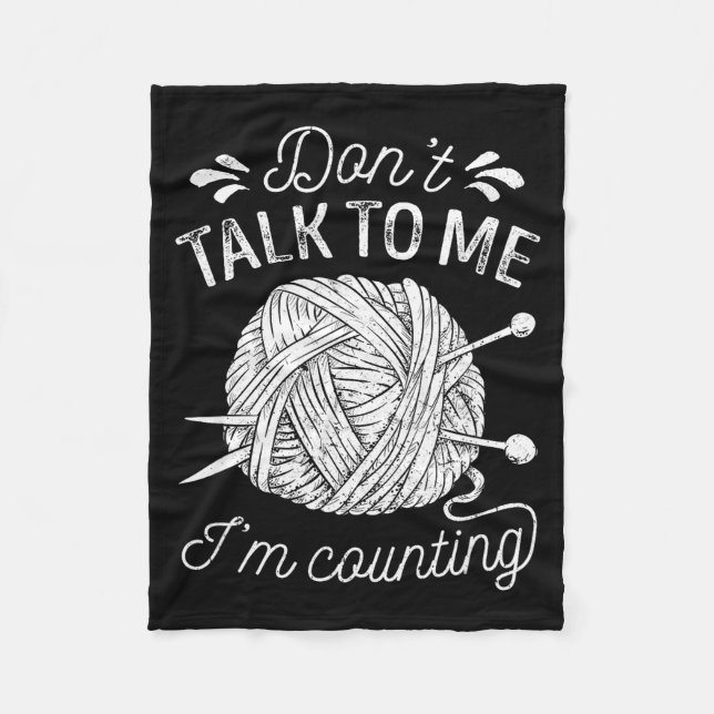 Don't Talk To Me I'm Counting Knitting Lover Funny Fleecefilt (Framsidan)