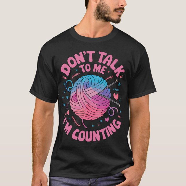 Dont Talk To Me Im Counting Knitting Stitches Croc T Shirt (Framsida)