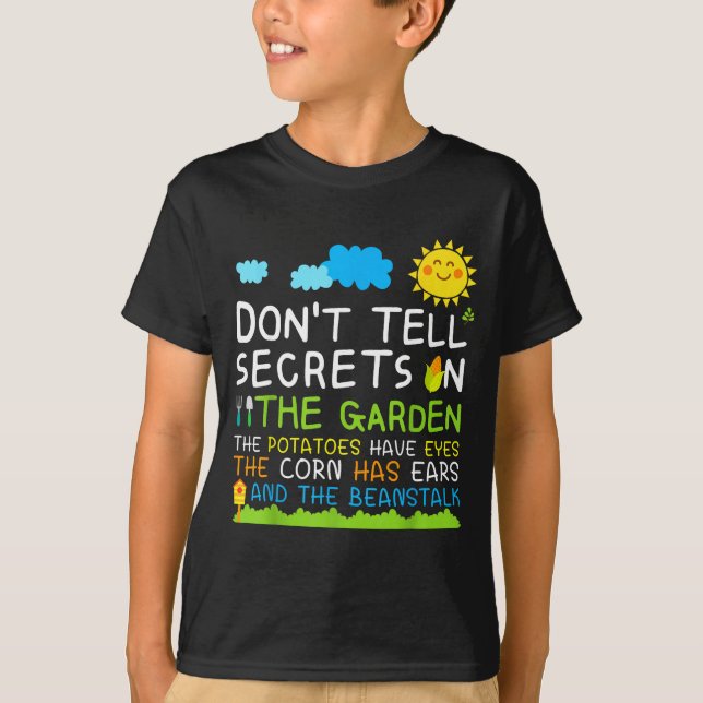 Don't Tell Secret In The Garden Funny Gardener  T Shirt (Framsida)
