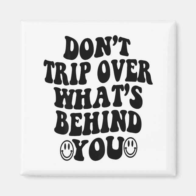 Don't Trip Over What's Behind You , Trendy Aesthet Magnet (Framsidan)
