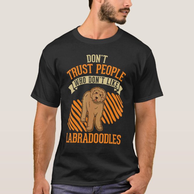 Don't Trust people Who don't like Labradoodles T Shirt (Framsida)