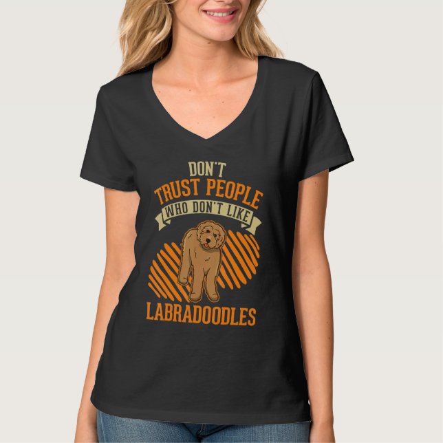 Don't Trust people Who don't like Labradoodles T Shirt (Framsida)