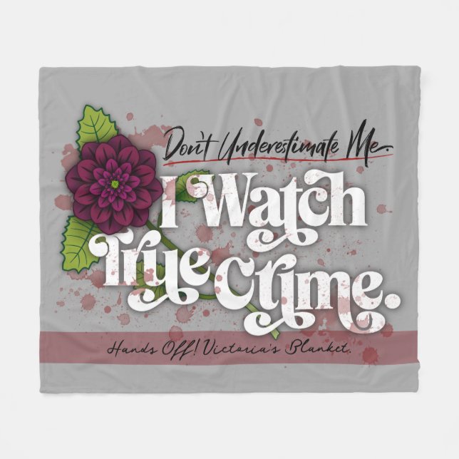 Don't Underestimate Me. I Watch True Crime.–Name Fleecefilt (Framsidan (Horisontell))