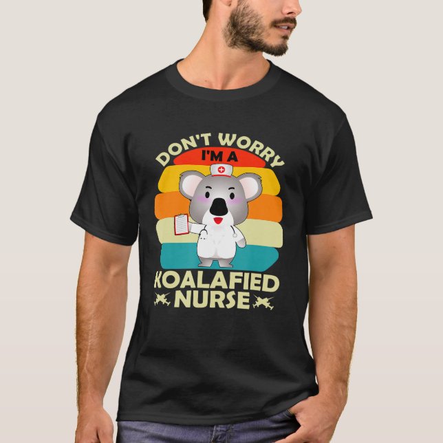 Dont Worry Im A Koalafied Nurse Rn Cna Healthcare T Shirt (Framsida)