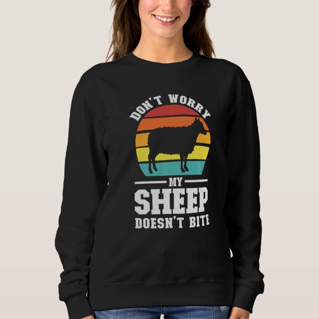Don't Worry My Sheep Doesn't Bite Farming Animal   T Shirt (Framsida)