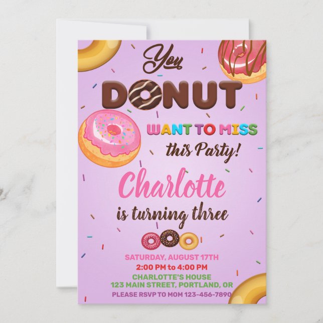 Donut-födelsedagsinbjudan Lila sprinkles Party Inbjudningar (Framsida)