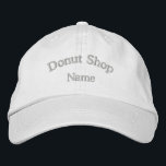 Donut Shop Namn Embroized Hat Broderad Keps<br><div class="desc">Lägg till ditt Donut Shop namn och medarbetare namn till detta broderade Bakery Hat.</div>
