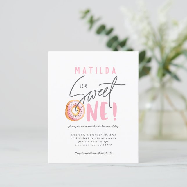 Donut söt en inbjudan till första födelsedag (Stående Fram)