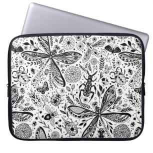 Doodle kryp på mörk blått laptop fodral