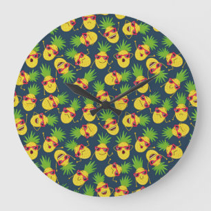 Doodle pineapples, hand plockade, sommaren mönster stor klocka