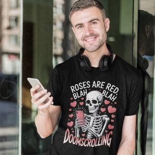 Doomscrolling Rosor Är Röda Anti Valentine T Shirt