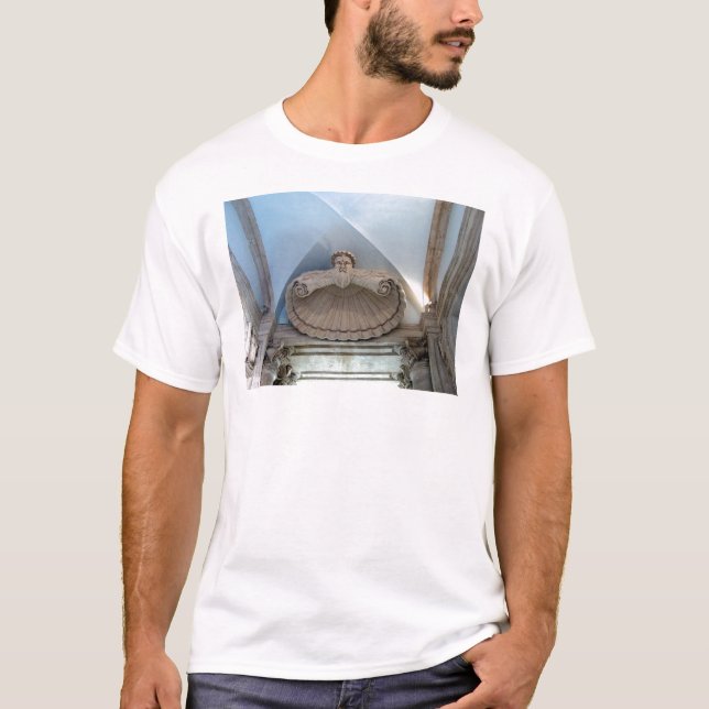 Doorway of Capitoline Museum T-shirt (Framsida)