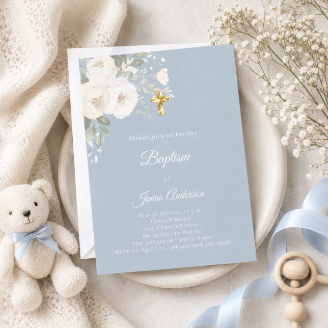 Dopfirande vita blommor dammig blå inbjudningar (Skapare uppladdad)