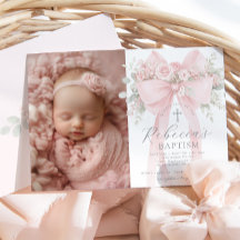 Dopfoto för babyflicka med blomster eukalyptus sli