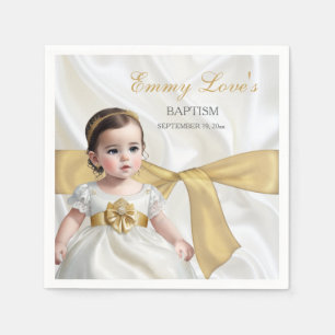 Dopning av babyflicka i vitt och guld pappersservett