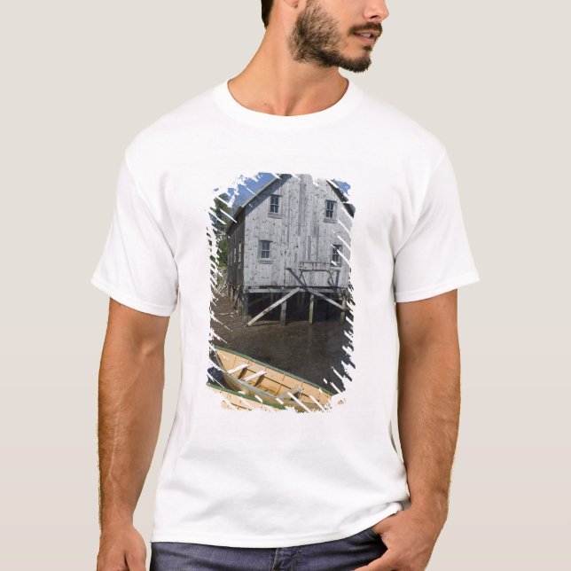 Dory builder,Lunenburg, Nova Scotia, Kanada T-shirt (Framsida)