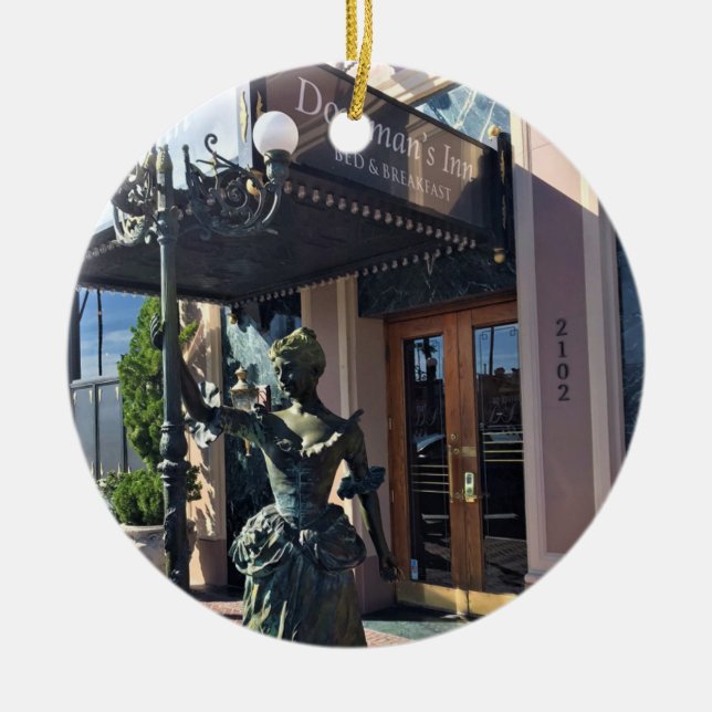 Dorymans Inn, Newport Beach, Kalifornien Julgransprydnad Keramik (Framsidan)