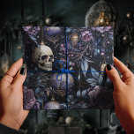Döskallar för Rosa och Lila av Blommigten vid jul Presentpapper<br><div class="desc">Den här fantastiska Gothic-julen i mönster har stenprydnadsföremål och blommigtens bakgrund i rosa och lila-skuggans perfekt för julhelgen.</div>