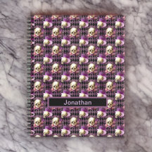 Döskallar och Lila blommor på Harlequin Background