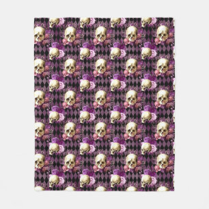 Döskallar och Violet Flowers på Harlequin Backgr Fleecefilt