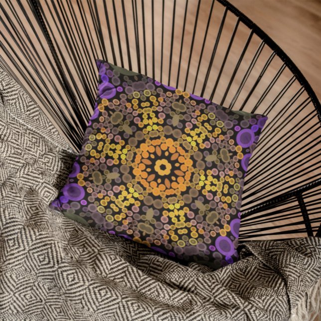 Dot Mandala Flower Gult and Lila Kudde (Skapare uppladdad)