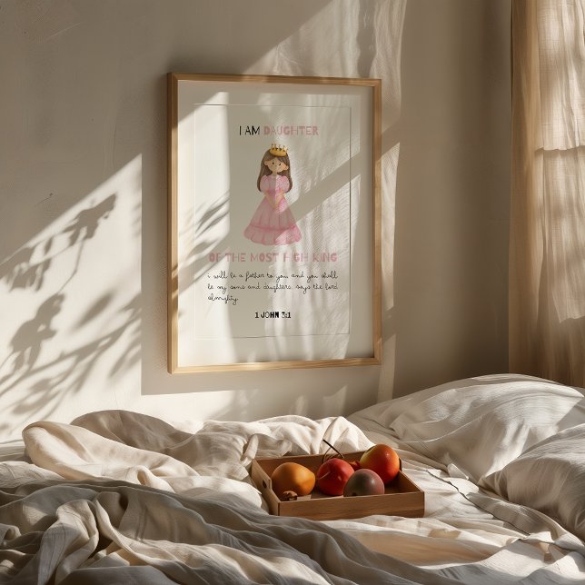 Dotter till Kung Christian Baby Skriv ut Poster (Framed "Daughter of the Most High King" Christian nursery print on wall above bed with fruit tray.)