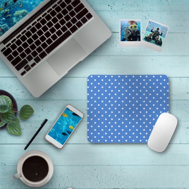 Dotty Delight Blue Musmatta (A Dotty Delight Blue Mouse Pad is on the table. )