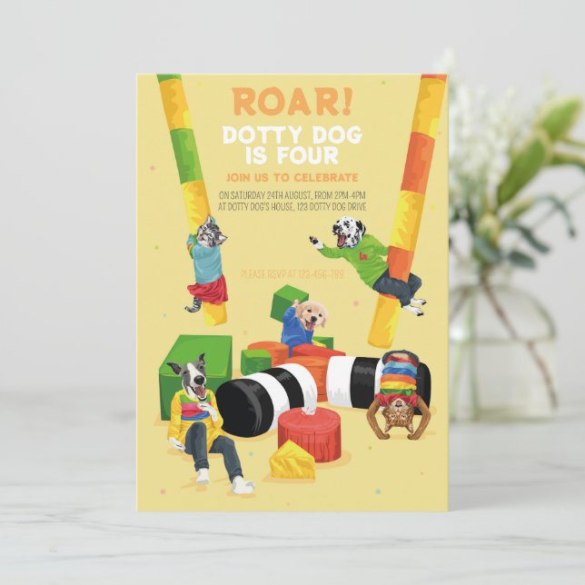 Dotty Hund Roar Soft Play 4e födelsedagen Party Inbjudningar (Stående Fram)