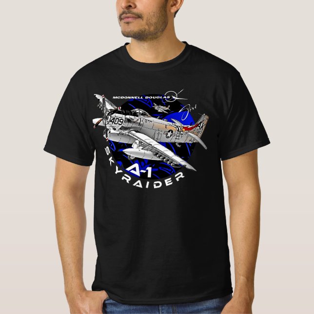 Douglas A-1 Skyraider Attack Aircraft T Shirt (Framsida)