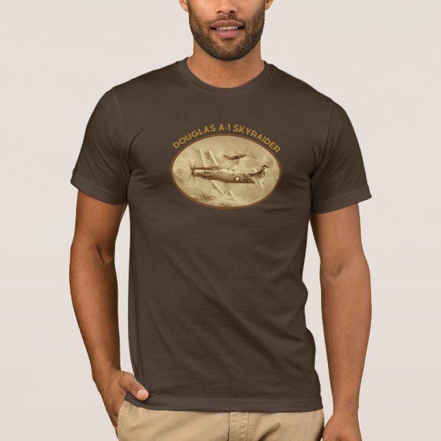 Douglas A-1 Skyraider fighter flygplan 1946-1973 T Shirt (Framsida)