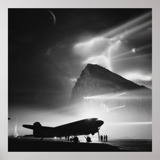 Douglas DC-3 of BOAC at Gibraltar (c1940) Poster (Framsidan)
