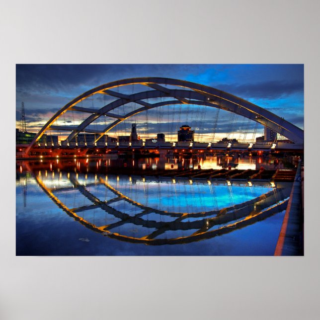 Douglass-Anthony Bridge i Dusk Poster (Framsidan)