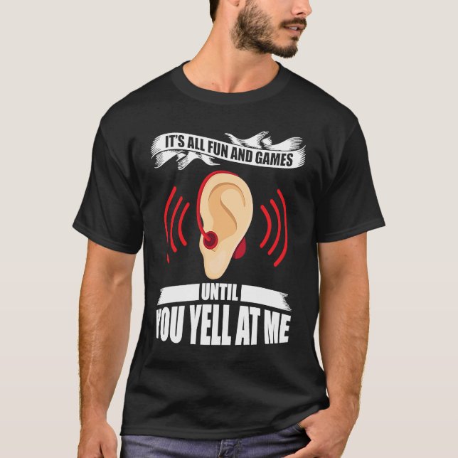 Döv Pride ASL Hand Gesture Hearing Aid Hand Sign T Shirt (Framsida)