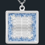 Dove Anpassningsbar Square Silver Necklace Silverpläterat Halsband<br><div class="desc">Anpassa det här söt halsbandet att ha som bröllopsfavörer på bröllopsmottagningen eller att ha en själv som en hågkomst till din speciella dag. Detta halsband är också perfektens gåva till bruden på hennes möhippa. Anpassa genom att lägga till fotot.</div>