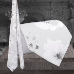 Dove Grått on White Garden Peony Bröllop Neck Tie Slips<br><div class="desc">En vit halslips i bröllop med en ljusduv grått-bakgrund med vita blommigtar av peonier och gröna sprickor i en högvit blommigt/grön halslips i nyckel.</div>