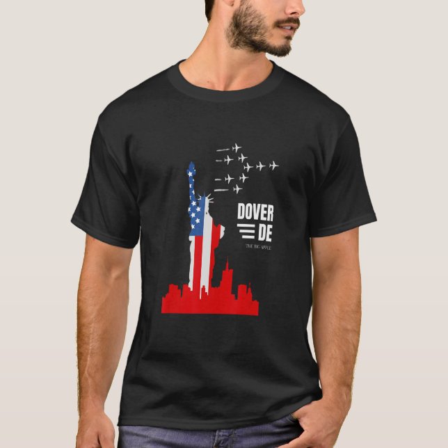 Dover DE Frihetsgudinnan Flagga Wrong City Namn T Shirt (Framsida)
