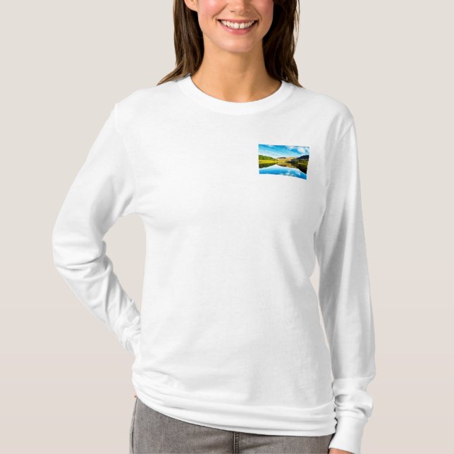 Dovestone Reservoir under vintern Basic Mörk T-Shi T Shirt (Framsida)