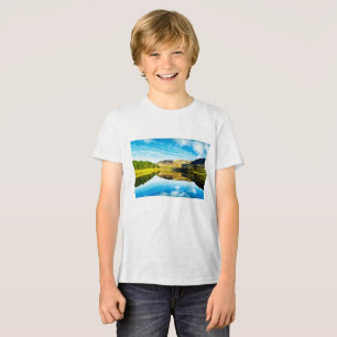 Dovestone Reservoir under vintersolsken T Shirt