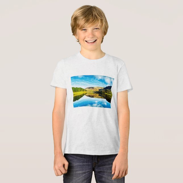 Dovestone Reservoir under vintersolsken T Shirt (Framsida Full)