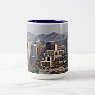 Downtown View of Phoenix, Arizona Två-Tonad Mugg