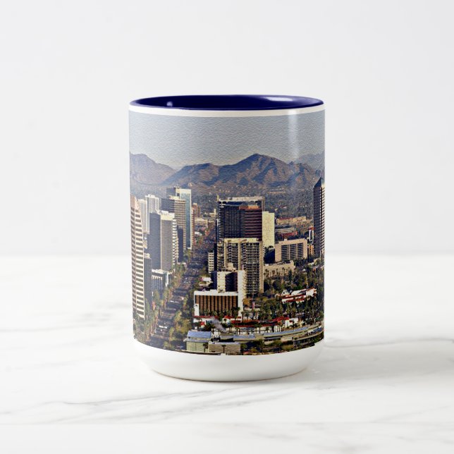 Downtown View of Phoenix, Arizona Två-Tonad Mugg (Center)