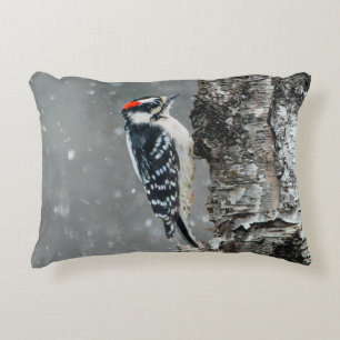 Downy Woodpecker i Snö - Originalfotografi Prydnadskudde